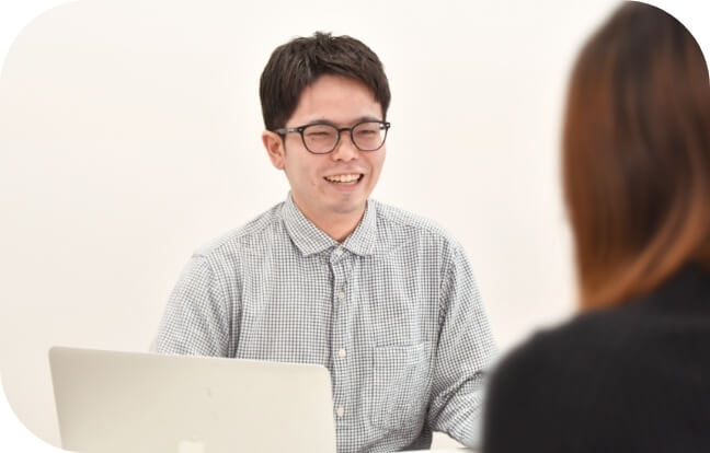 お客さまと対話をする社員のイメージ
